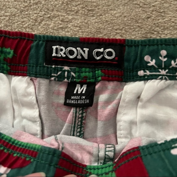 🎄 NWT Iron Co. Christmas Jogger Pants Medium - Picture 9 of 14